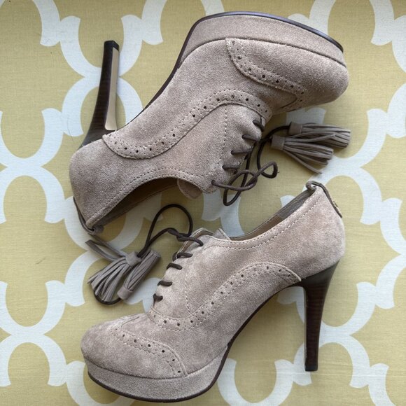 Tommy Hilfiger Brinley Suede Lace Up Booties, size 9.5M, 4" heel, 1" platform - Picture 2 of 15